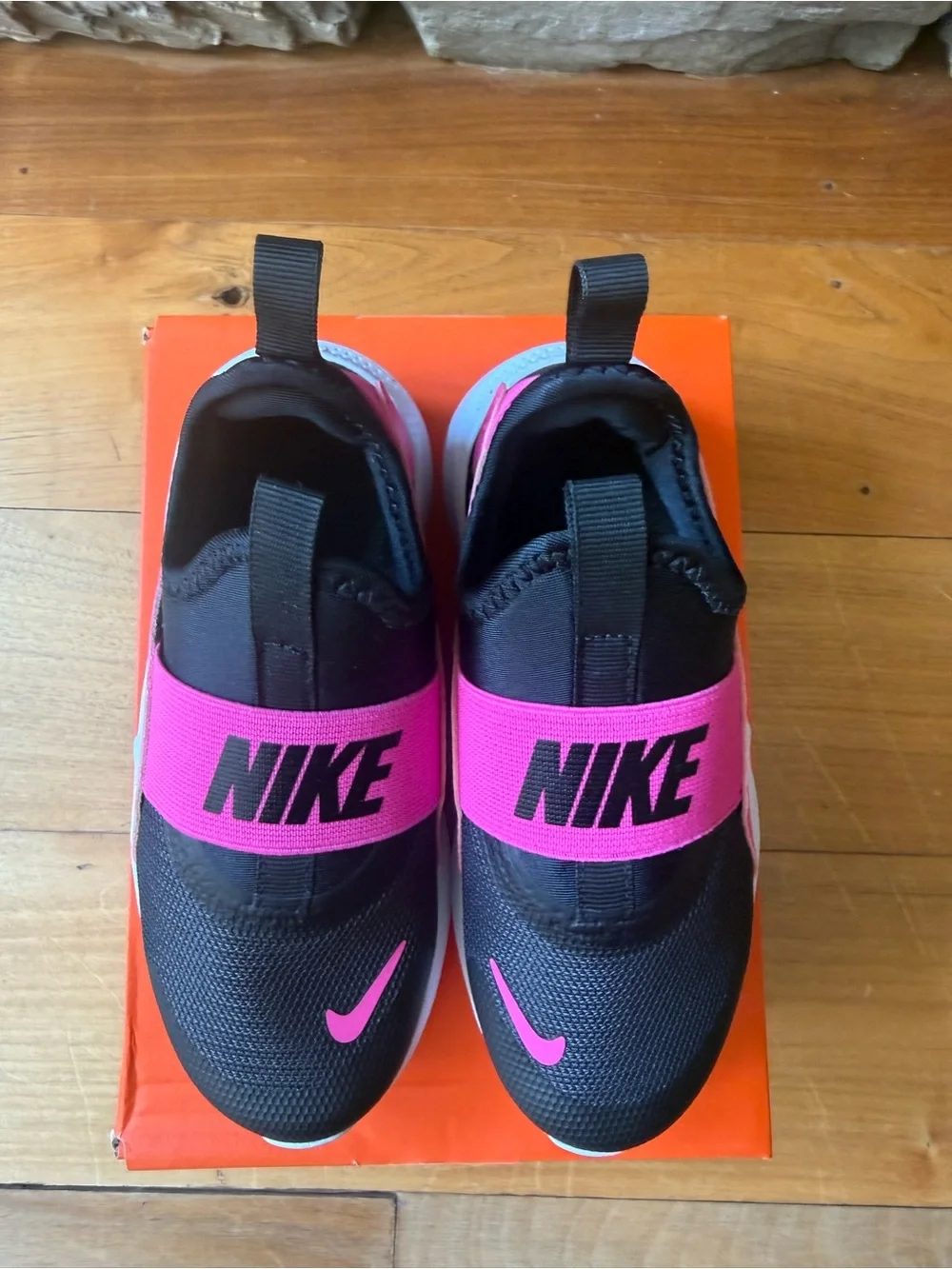 NWT/New Girl’s Nike Flex Runner 4 shoes 11c